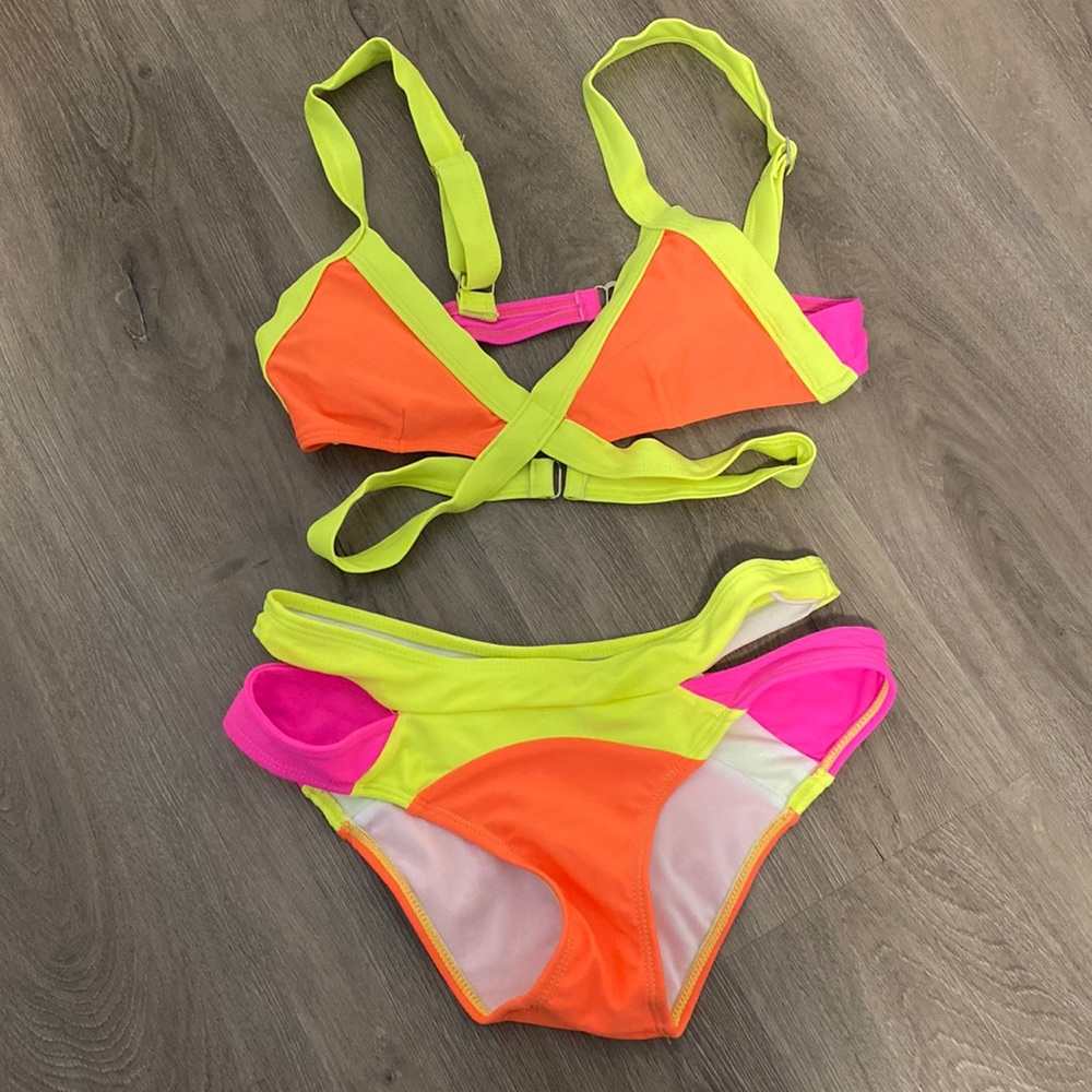 Colour block bikini set